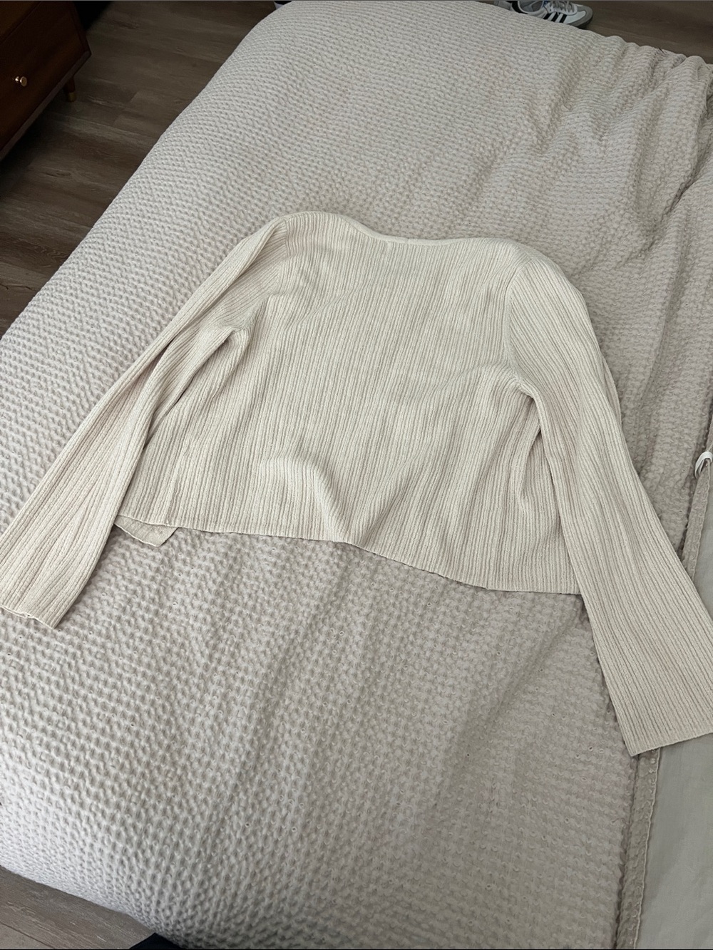 Old Navy Light Cream Ribbed V-Neck Button-Up Cardigan - Picture 5 of 6